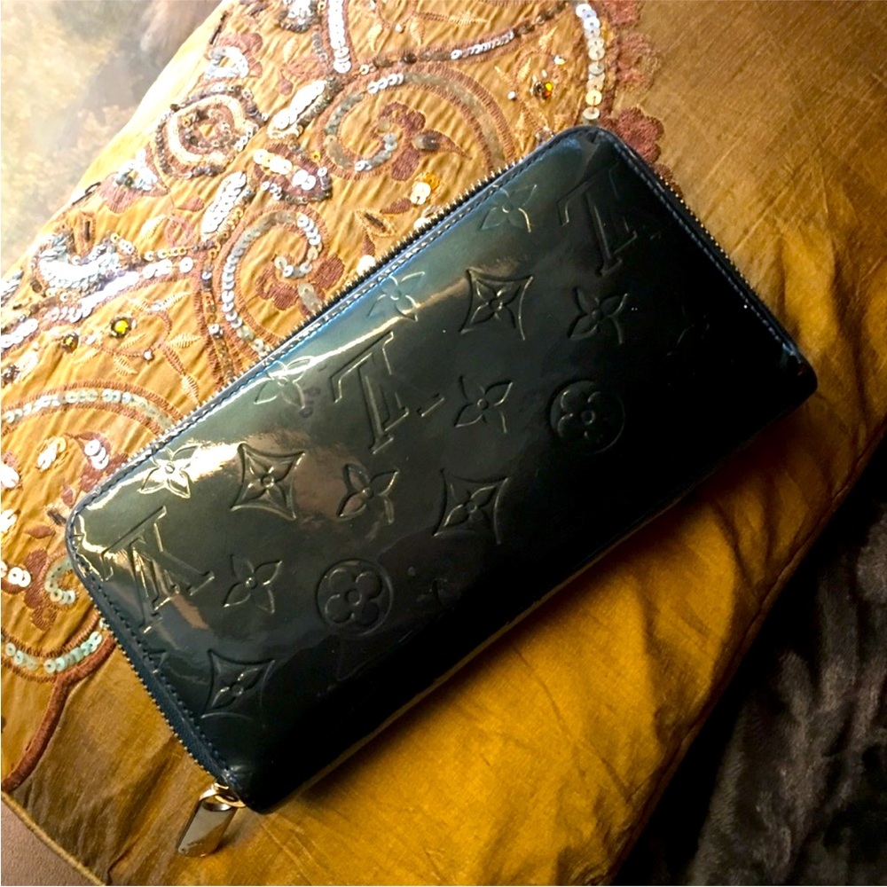 LV Wallet